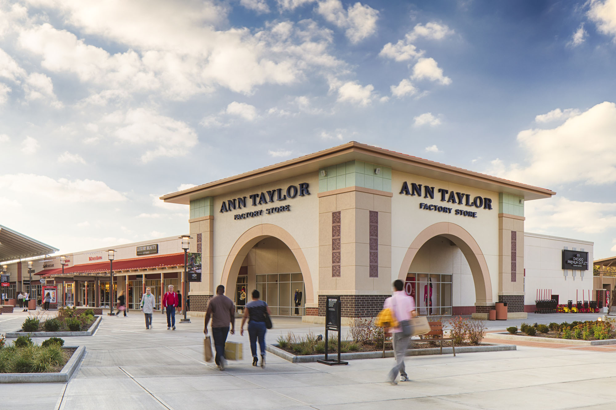 Chicago Premium Outlets - Hennon Group