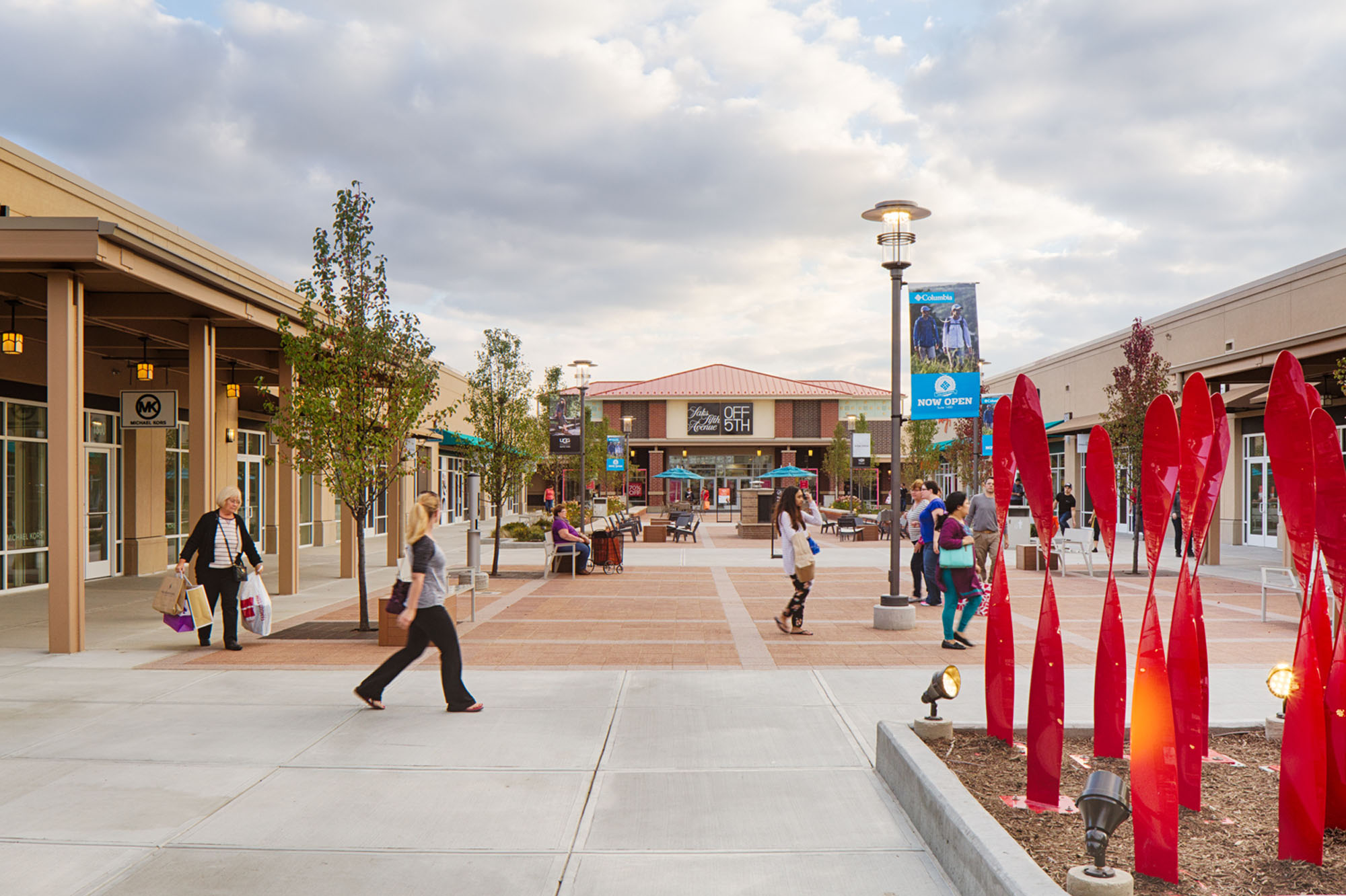Chicago Premium Outlets - Outlet center in Chicago area, Illinois, USA 