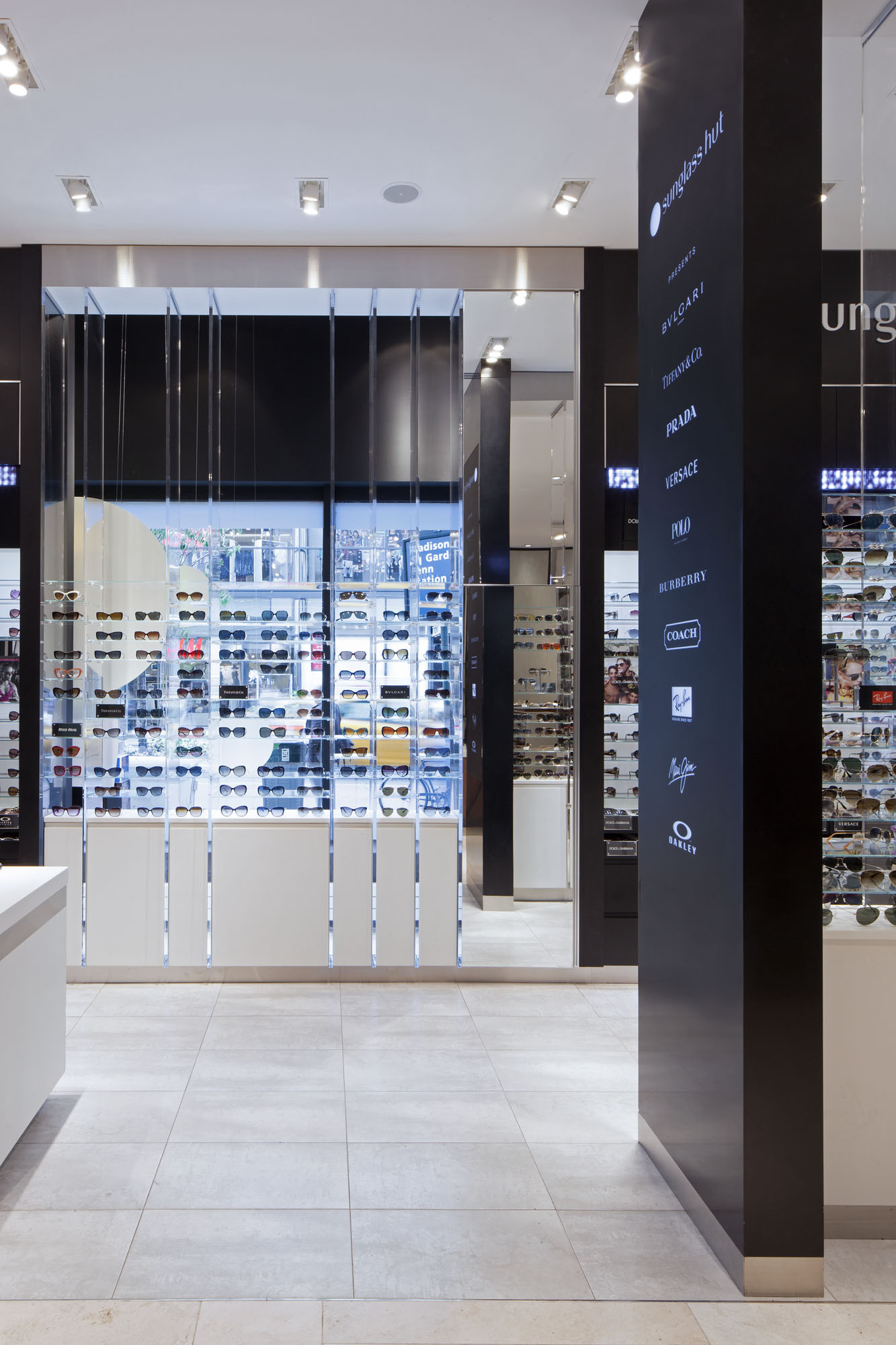 Sunglass Hut | Cleveland Hopkins Airport