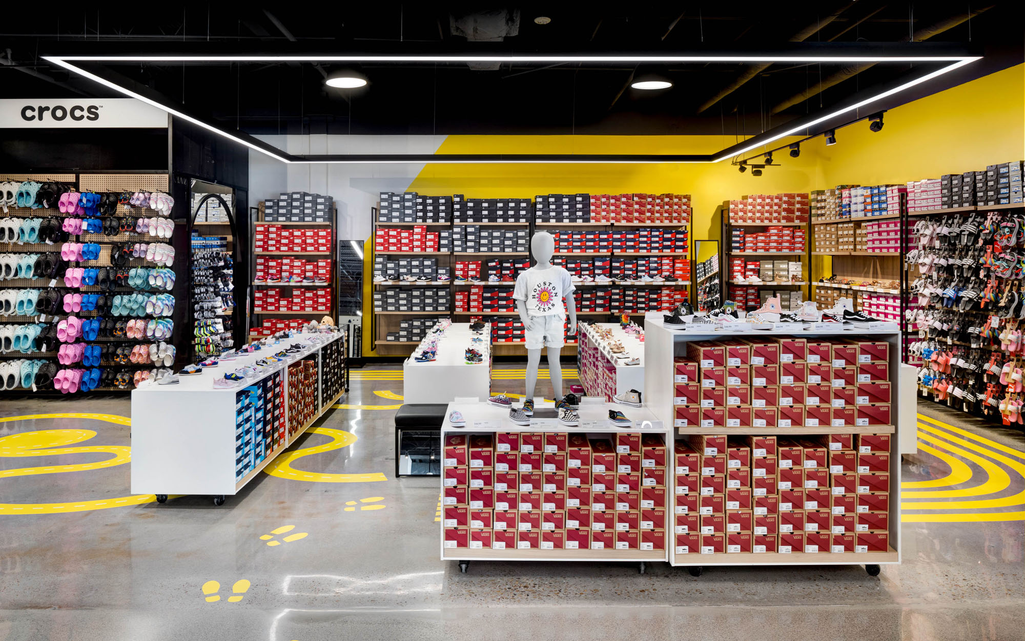 Tijdens ~ item antiek Designer Shoe Warehouse - NELSON Worldwide